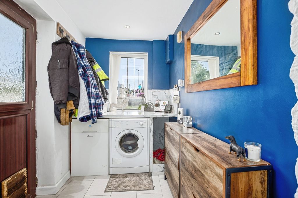 Property photo 3 of 26 Pbox-Img.Jpg