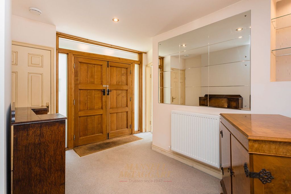 Property photo 3 of 35