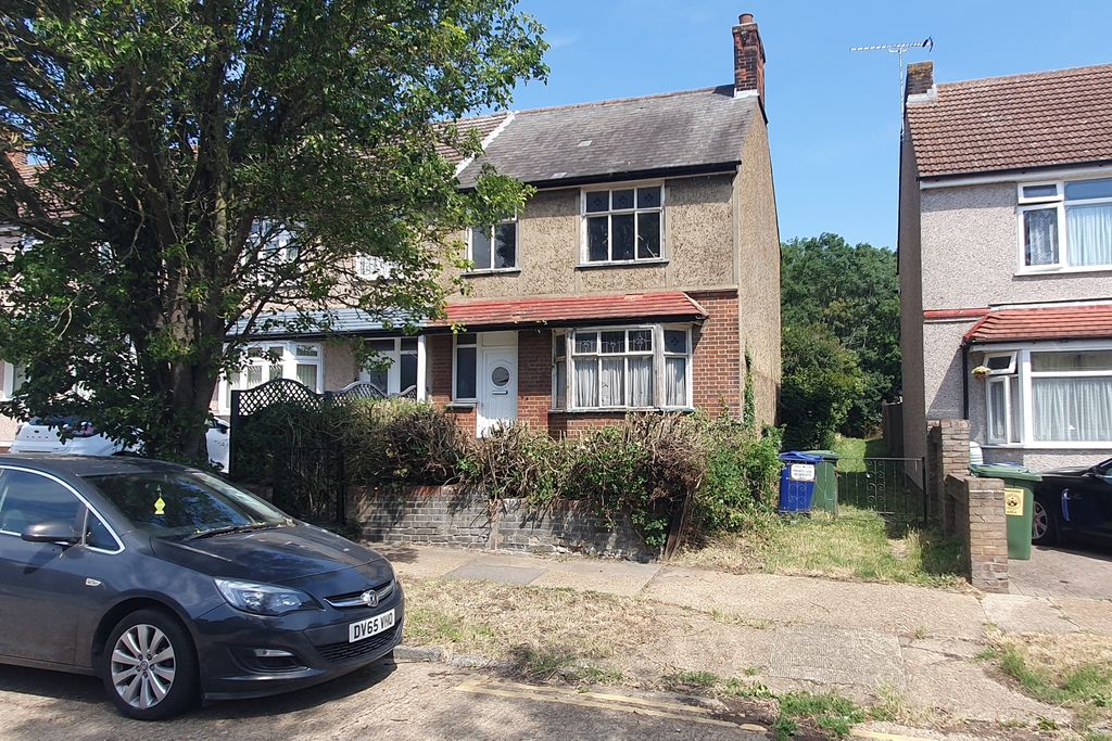 Property photo 1 of 1 31 Rookery View, Grays, Essex, Rm17 6As
