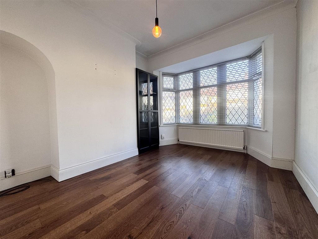 Property photo 2 of 24 Lounge