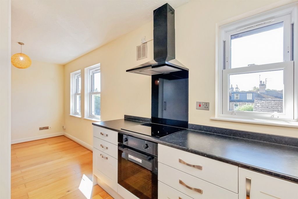 2 bed flat for saleThe Croft, Stamford PE9 photo 5