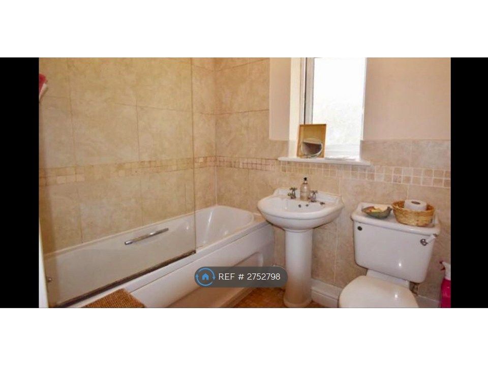 Property photo 3 of 9 Bathroom