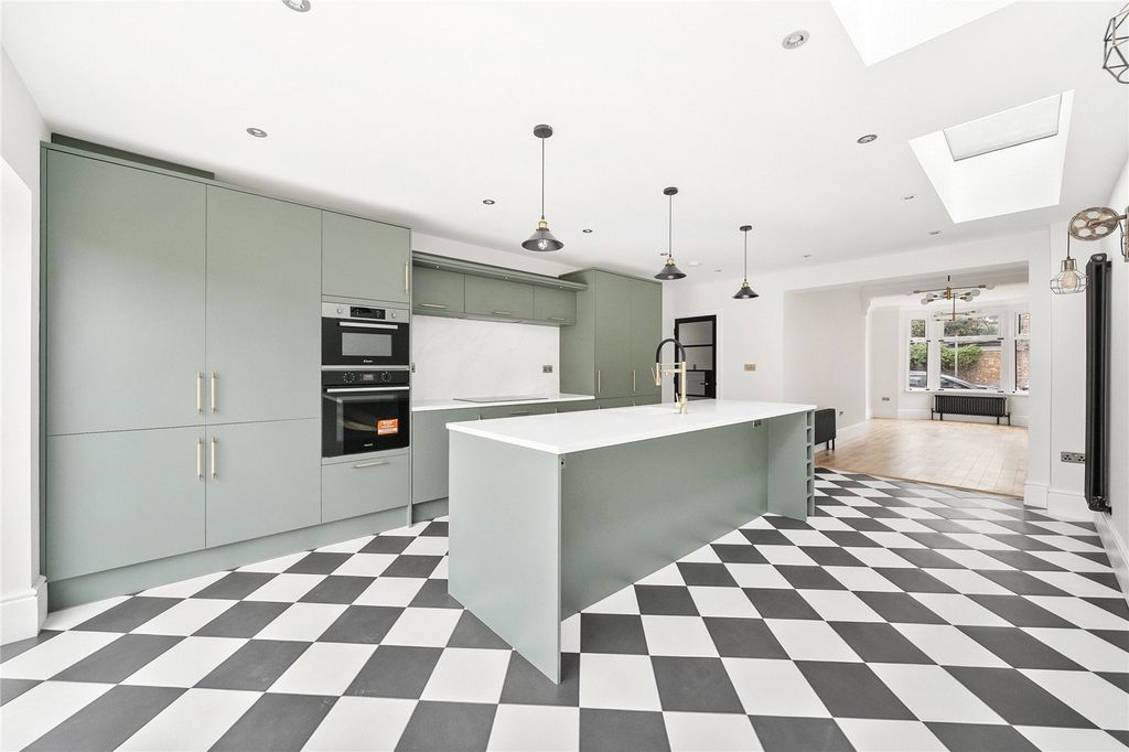 Property photo 2 of 31 Picture No. 25