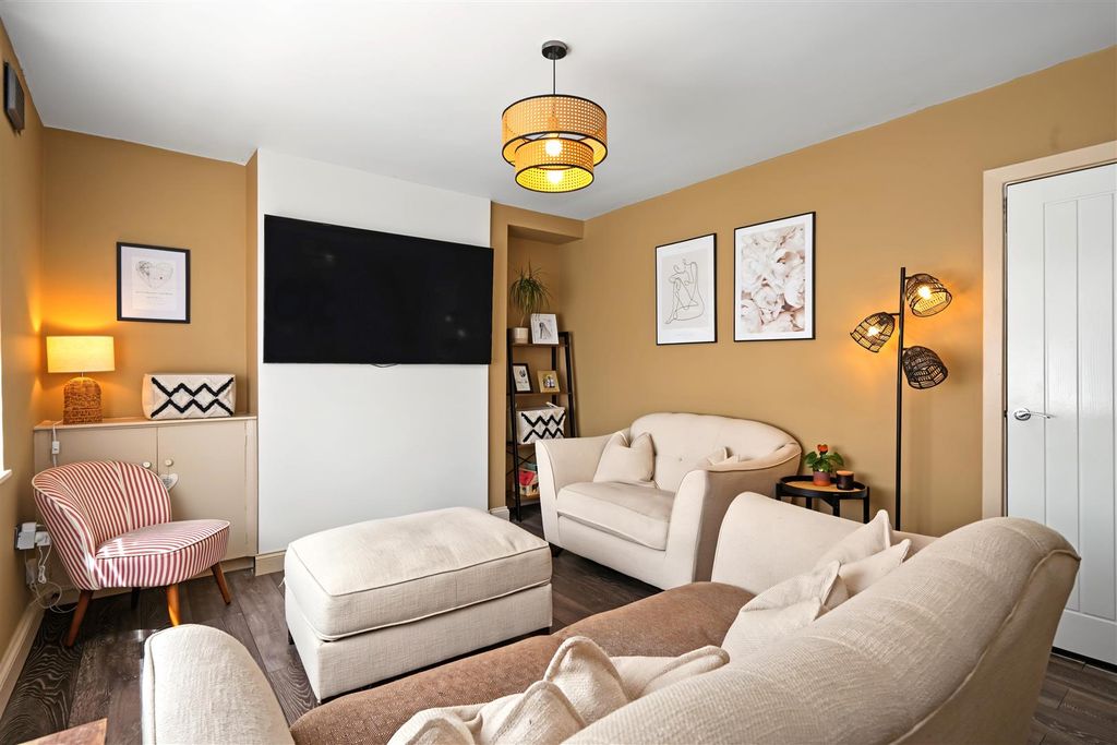Property photo 3 of 19 Lounge_2.Jpeg
