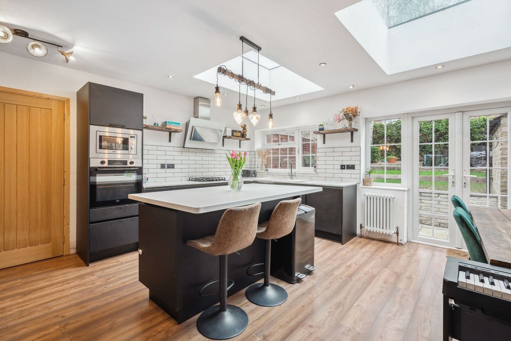 Property photo 3 of 15 Photo 4