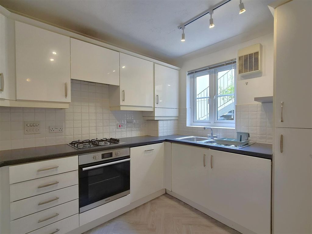 Property photo 3 of 19 Kitchen 3.Jpg