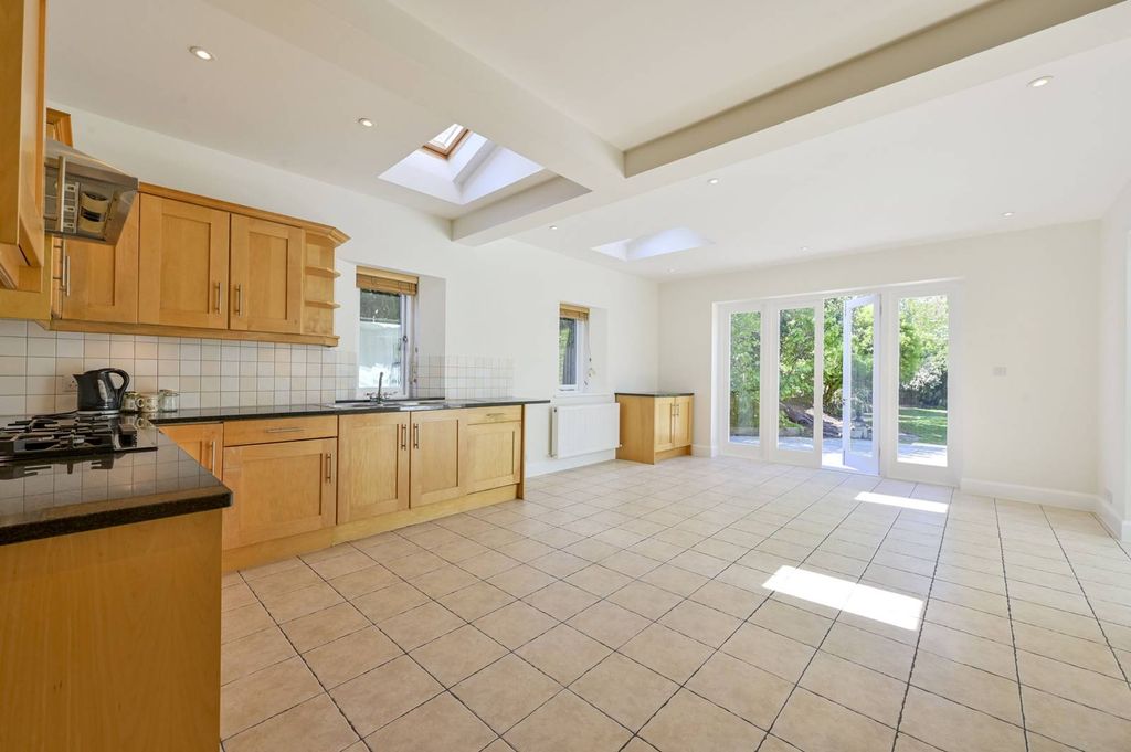 Property photo 1 of 30