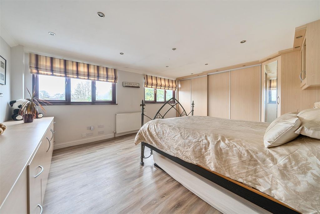 Additional image 14 of 4 bed property for salePortchester Road, Fareham PO16