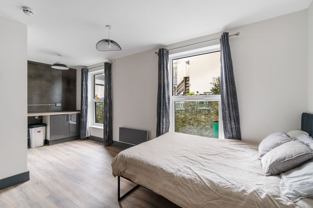 Property photo 1 of 9 0014