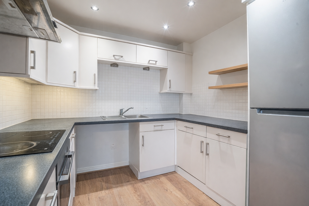 Property photo 3 of 12 Kitchen