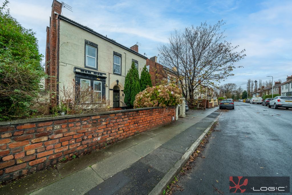 Property photo 2 of 18