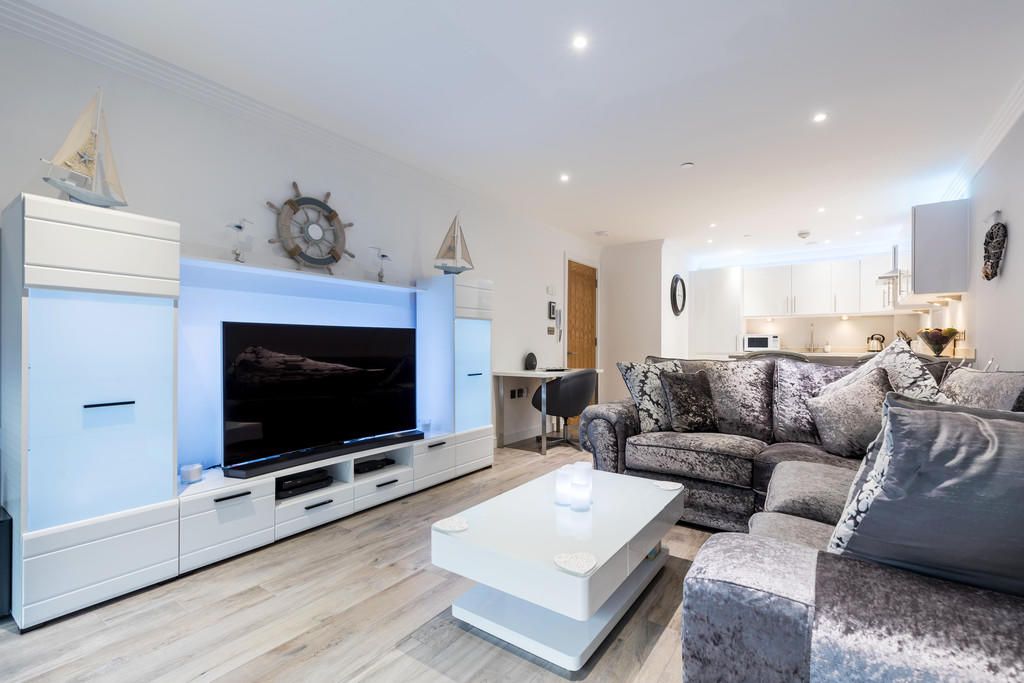 Property photo 2 of 34