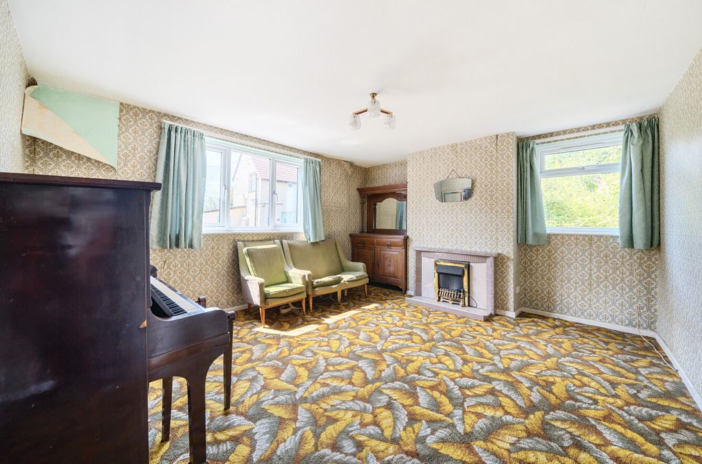 Property photo 3 of 16 Bampton Seddons