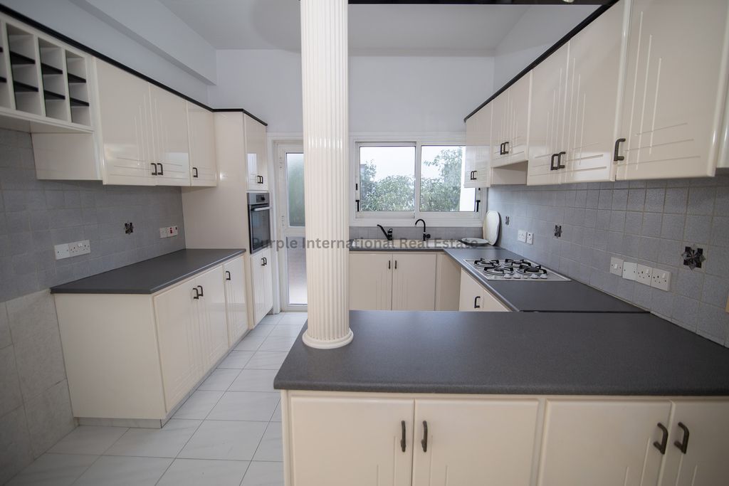 Property photo 2 of 33