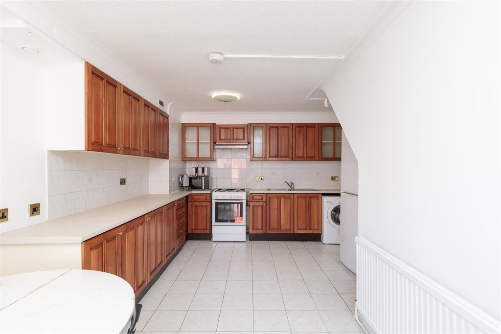 Property photo 1 of 18 Reception/Kitchen