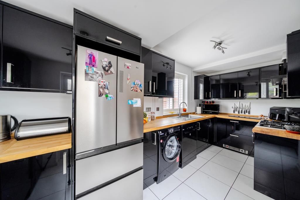 Property photo 2 of 21 Kitchen