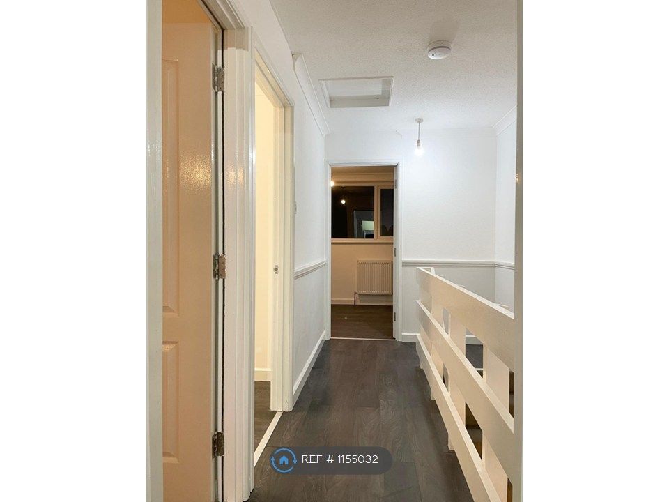 Property photo 3 of 19 Second Floor Landing