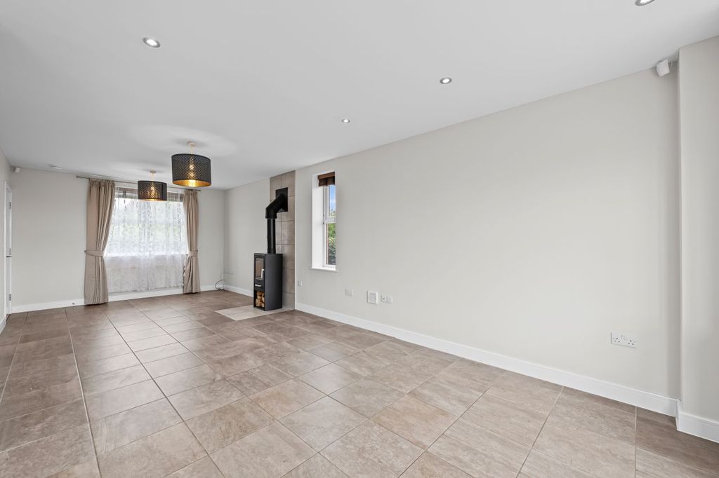 Property photo 2 of 36