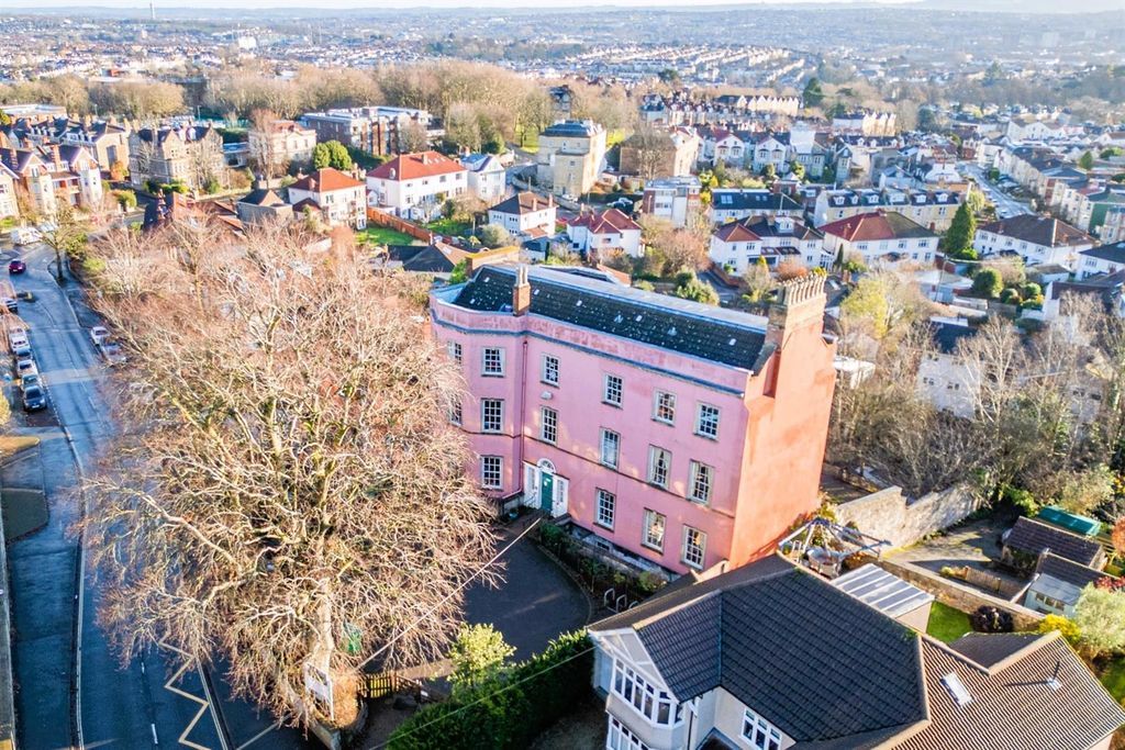 Property photo 2 of 48 Redland Hill House, Redland Hill, Redland, Bristol