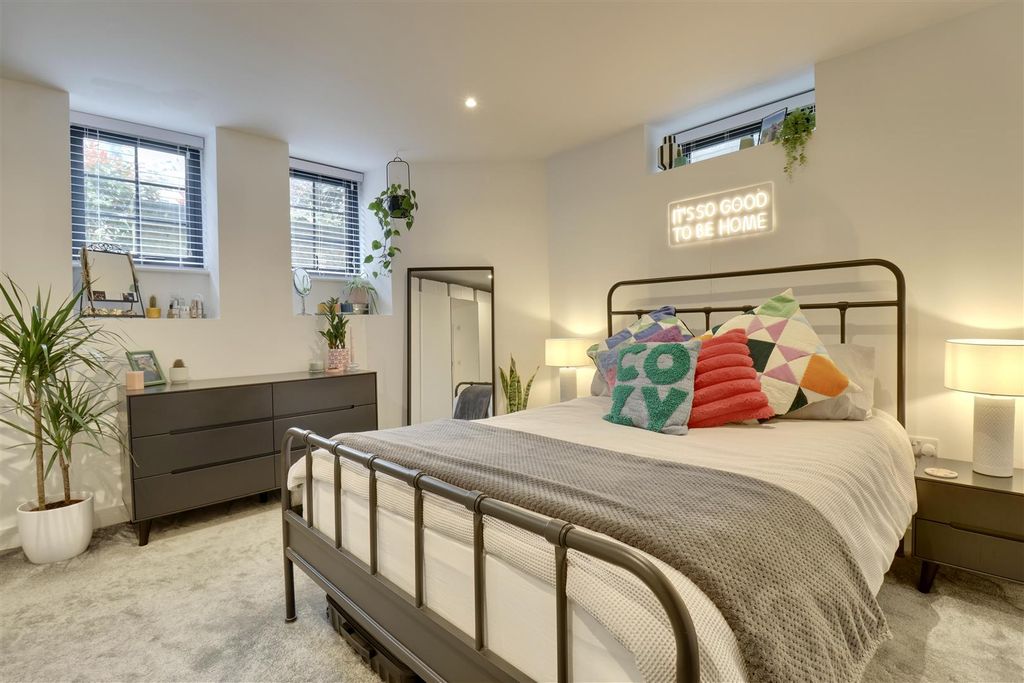 Property photo 3 of 13 26A85F89-6C9B-4D0D-Affe-55BA82EE51C9_1_201_A.Jpeg