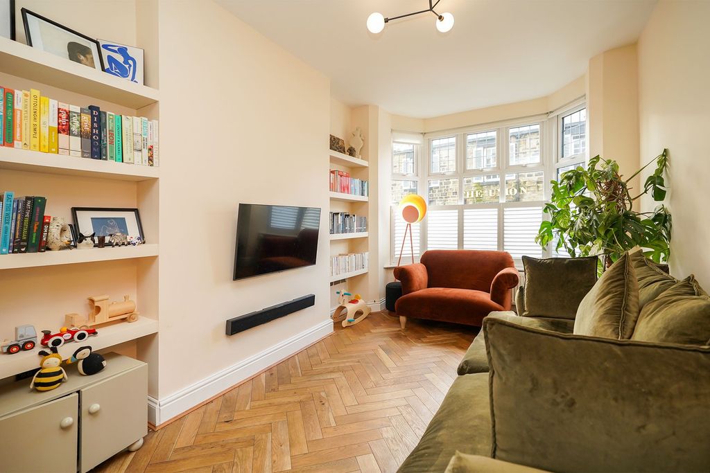 Property photo 2 of 28