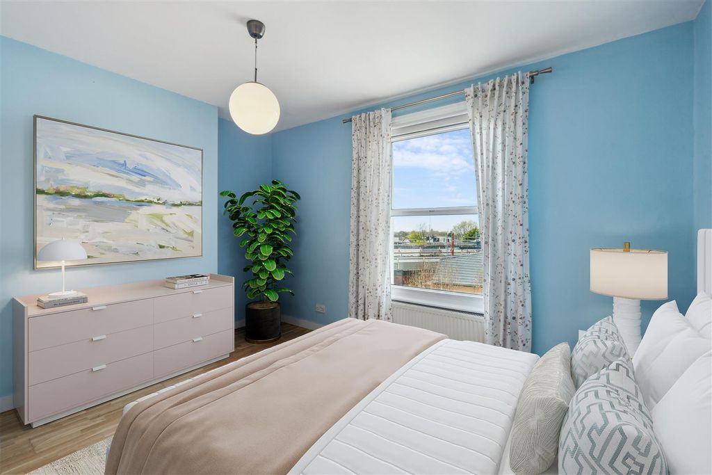 Property photo 3 of 9 Wellesley Road, W4 - For Sale
