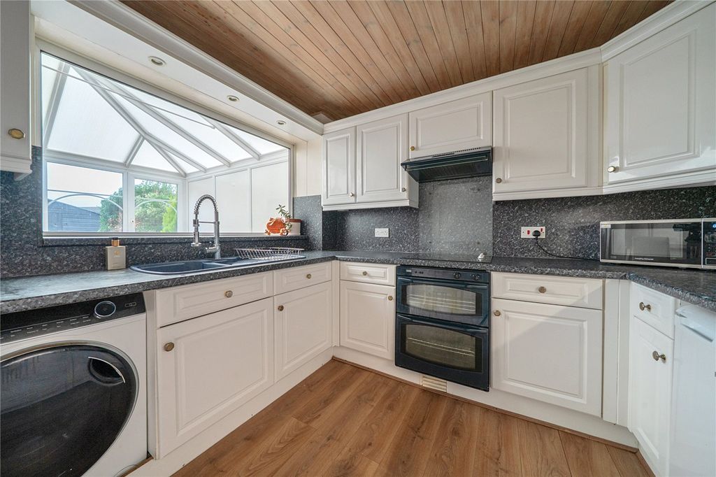 Property photo 3 of 25 Kitchen