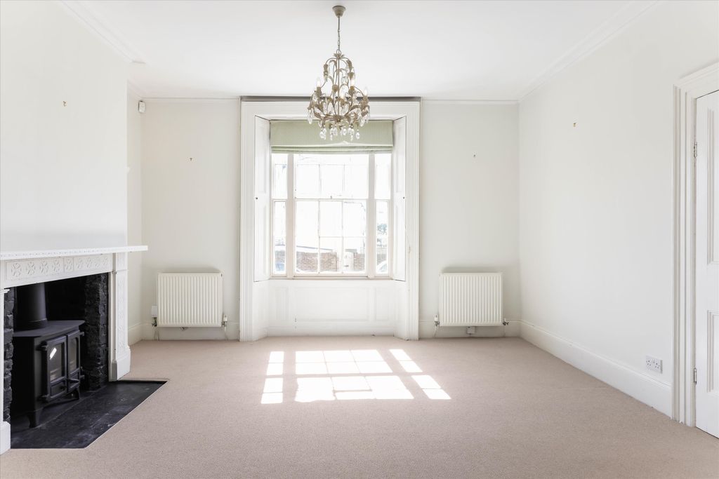 Property photo 3 of 30 Image