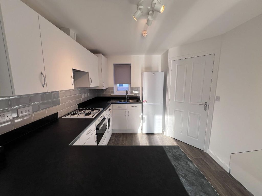 Property photo 3 of 16 Kitchen Area