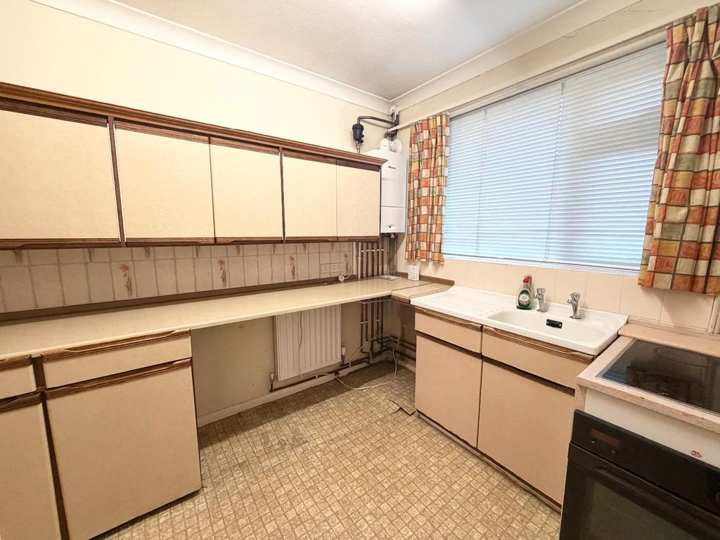 Property photo 3 of 10 Kitchen