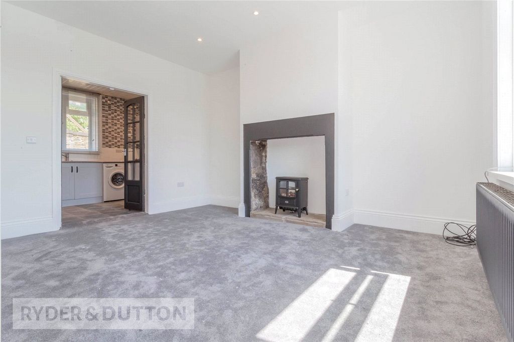 Property photo 2 of 19 Lounge