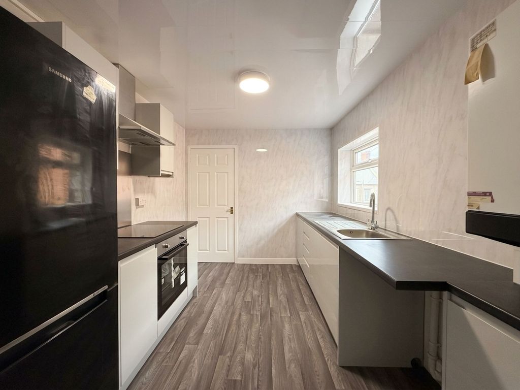 Property photo 2 of 8 Kitchen