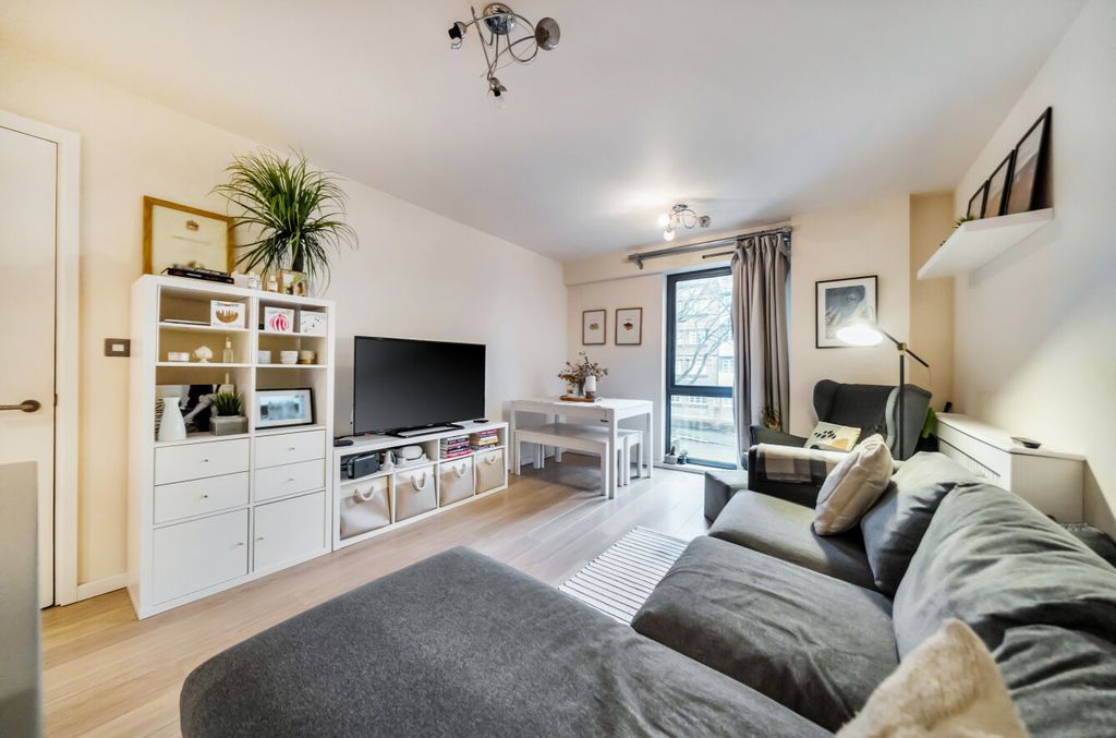 Property photo 2 of 9 1389360-7-6943Ea5...