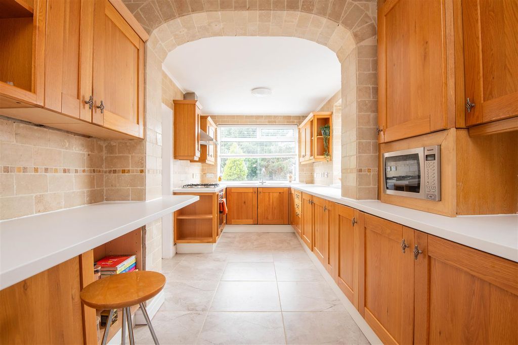 Property photo 2 of 24 Kitchen