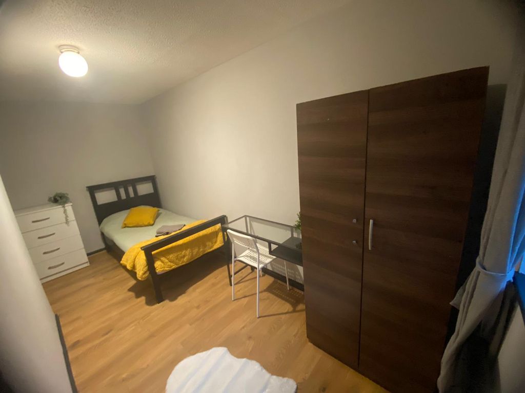 Property photo 1 of 11 Room 4- £690 Available From 14/09/2026