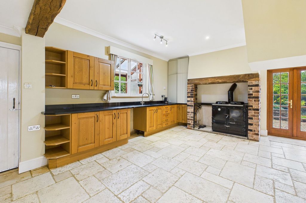 Property photo 2 of 25