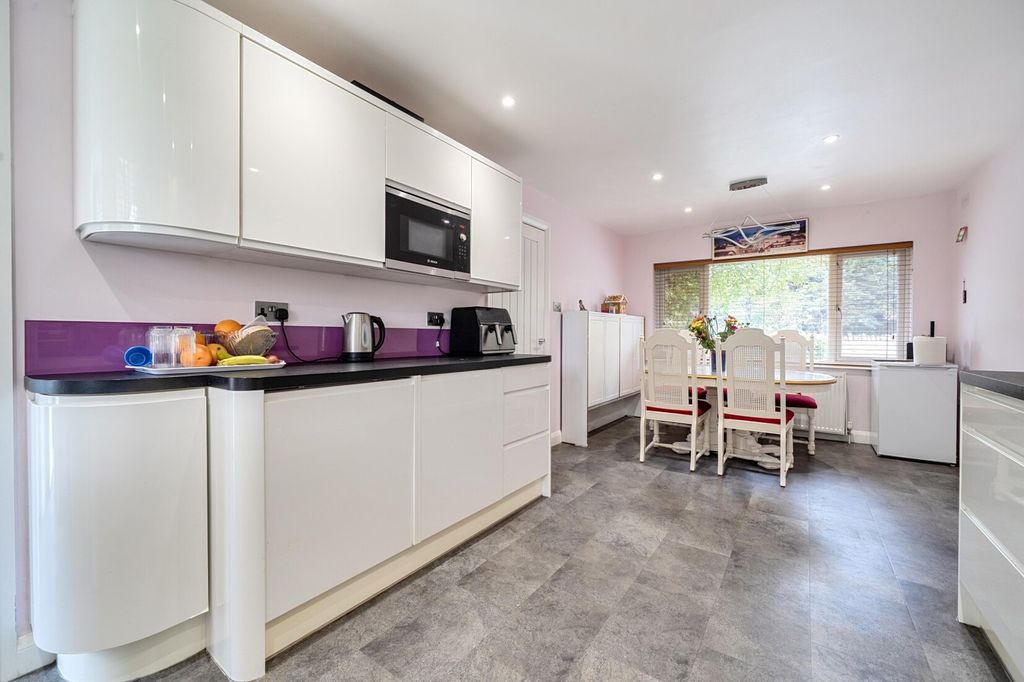 Property photo 2 of 20 Kitchen