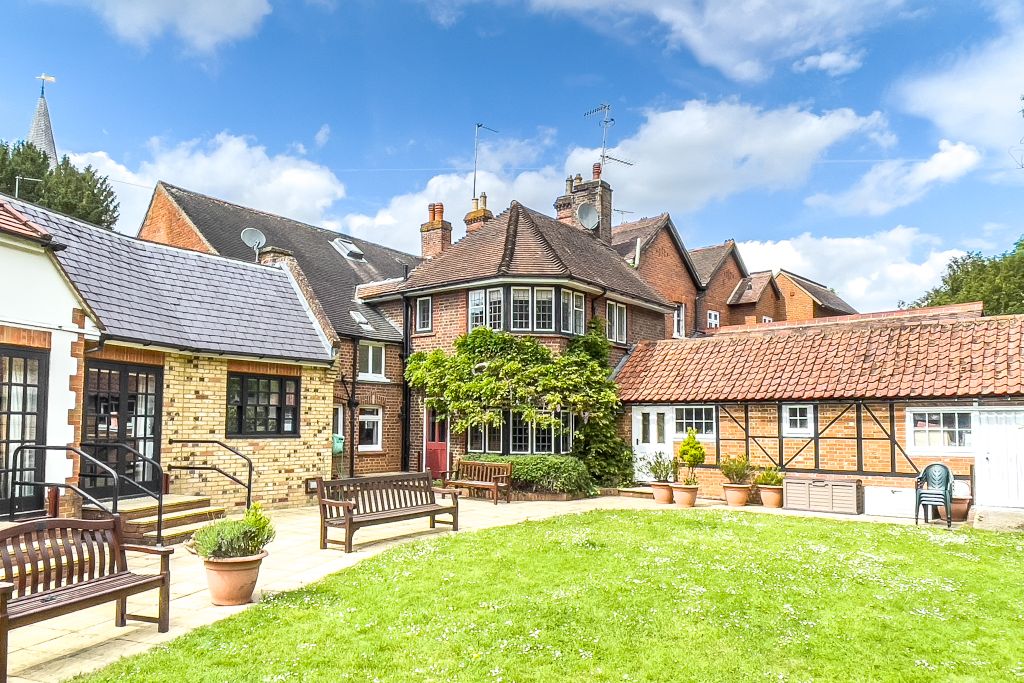 Property photo 1 of 12 Photo 01