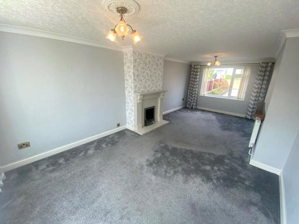 Property photo 3 of 13 Lounge