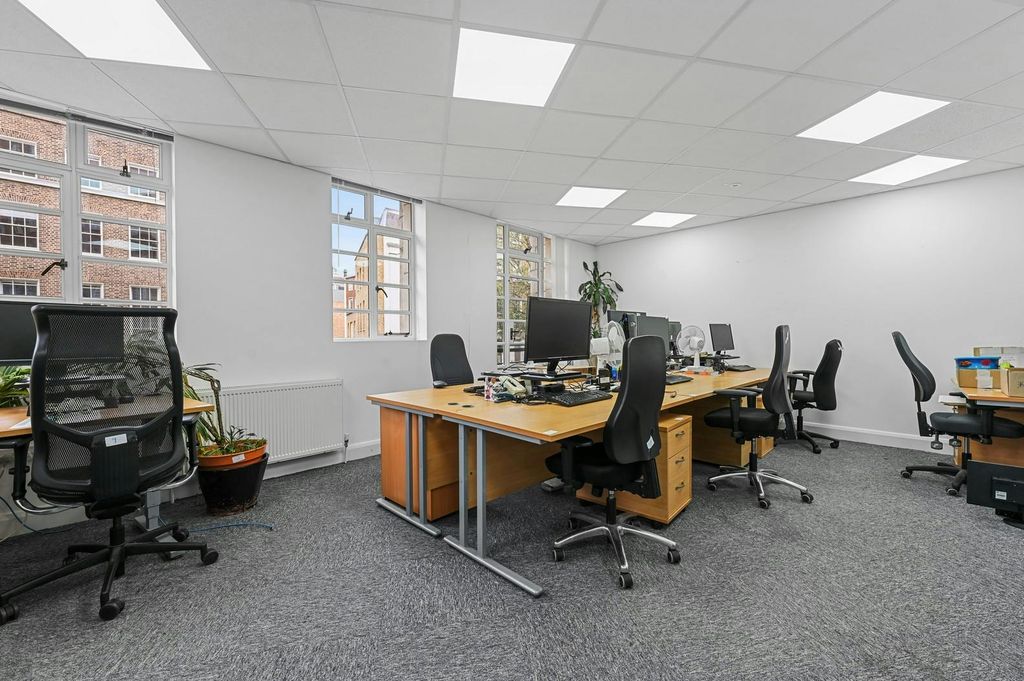 Property photo 2 of 4 Office Space