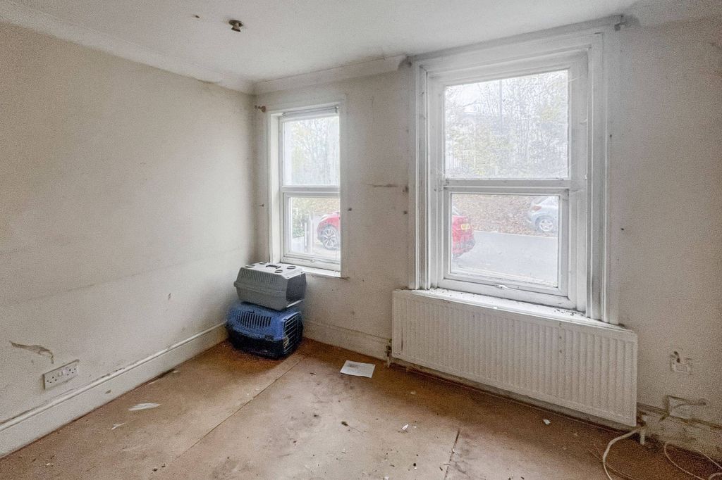 Property photo 2 of 24 159 Kingston Road, Leatherhead, Surrey,