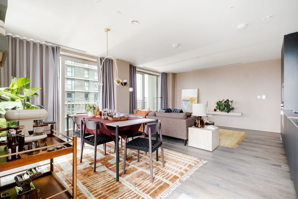 Property photo 1 of 9 Coppermaker-Squar...