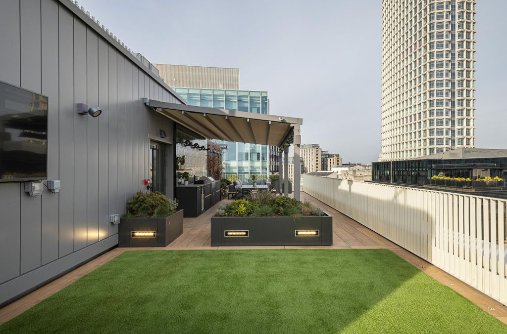 Property photo 3 of 16 Terrace