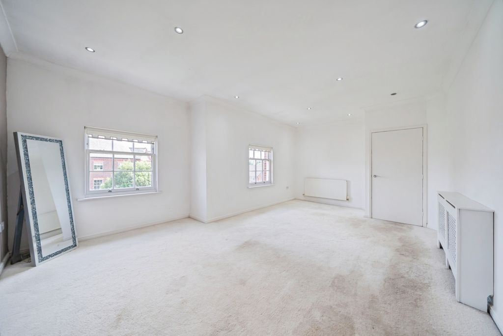 Property photo 2 of 16 Living Room