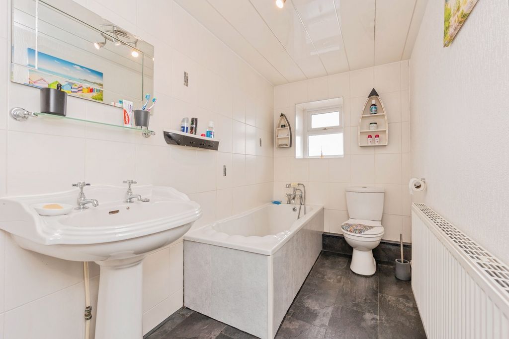 Additional image 21 of 4 bed detached house for saleGrains Road, Shaw, Oldham, Greater Manchester OL2