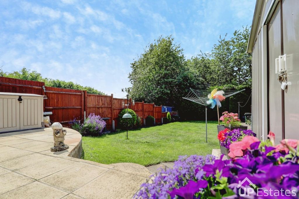 Property photo 2 of 25