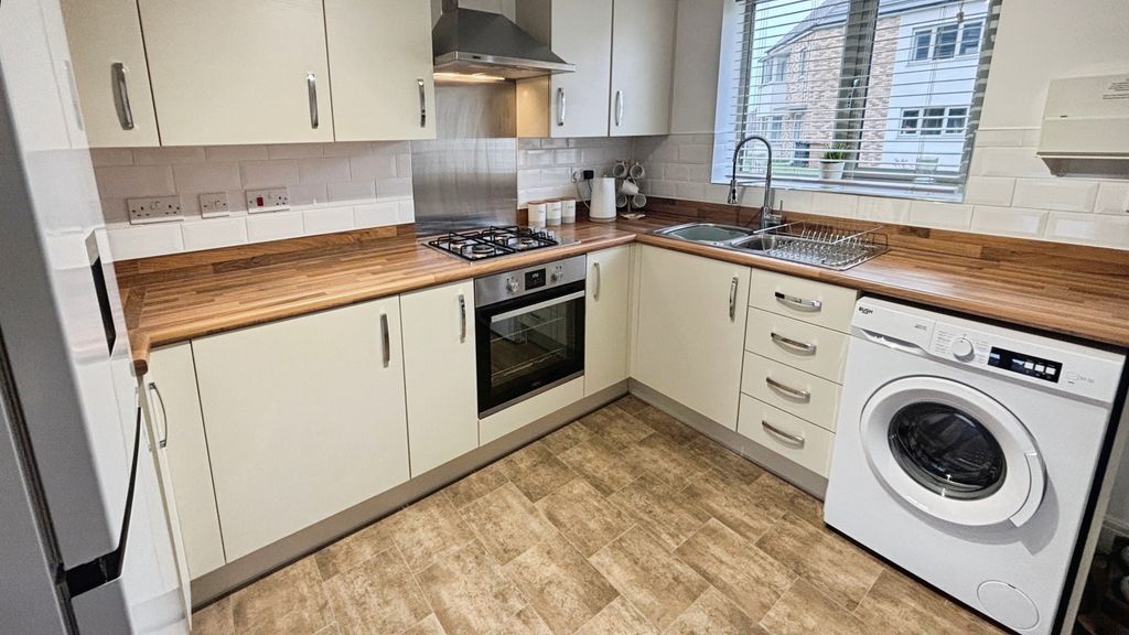 Property photo 2 of 12 Kitchen