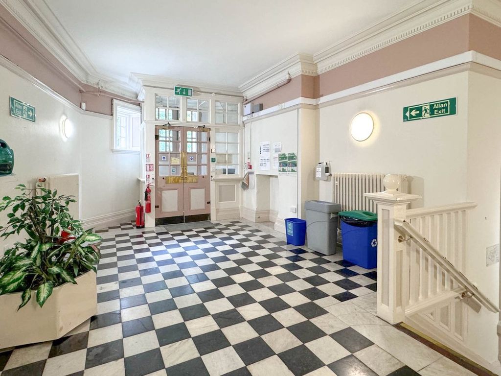 Property photo 3 of 27