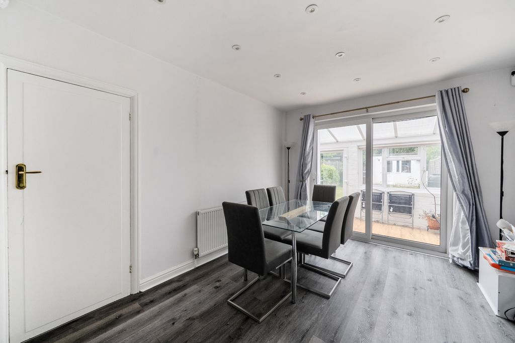 Property photo 3 of 17 1454364-11-69F9d9...