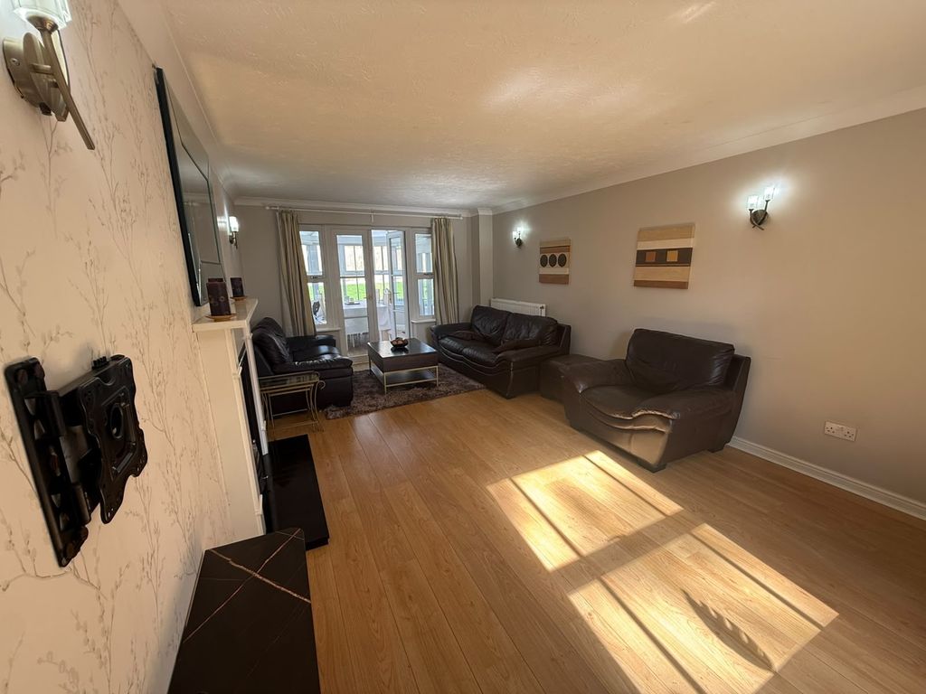 Property photo 2 of 20